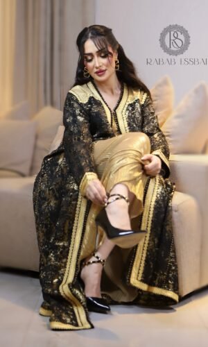 قفطان أسود مزرّى بالذهبي – تصميم فاخر من رباب السباعي | Rabab Essbai